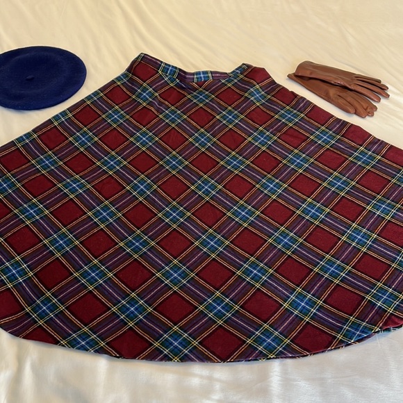 Vintage wool plaid skirt. Size medium. Excellent condition. Circle skirt. Soft - Picture 6 of 7